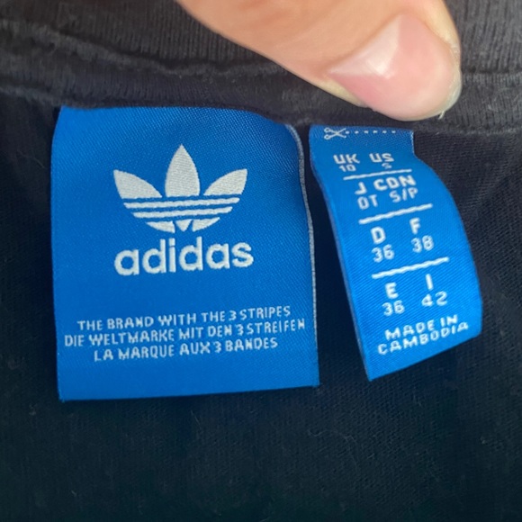 Adidas Tshirt✨ - Picture 3 of 3